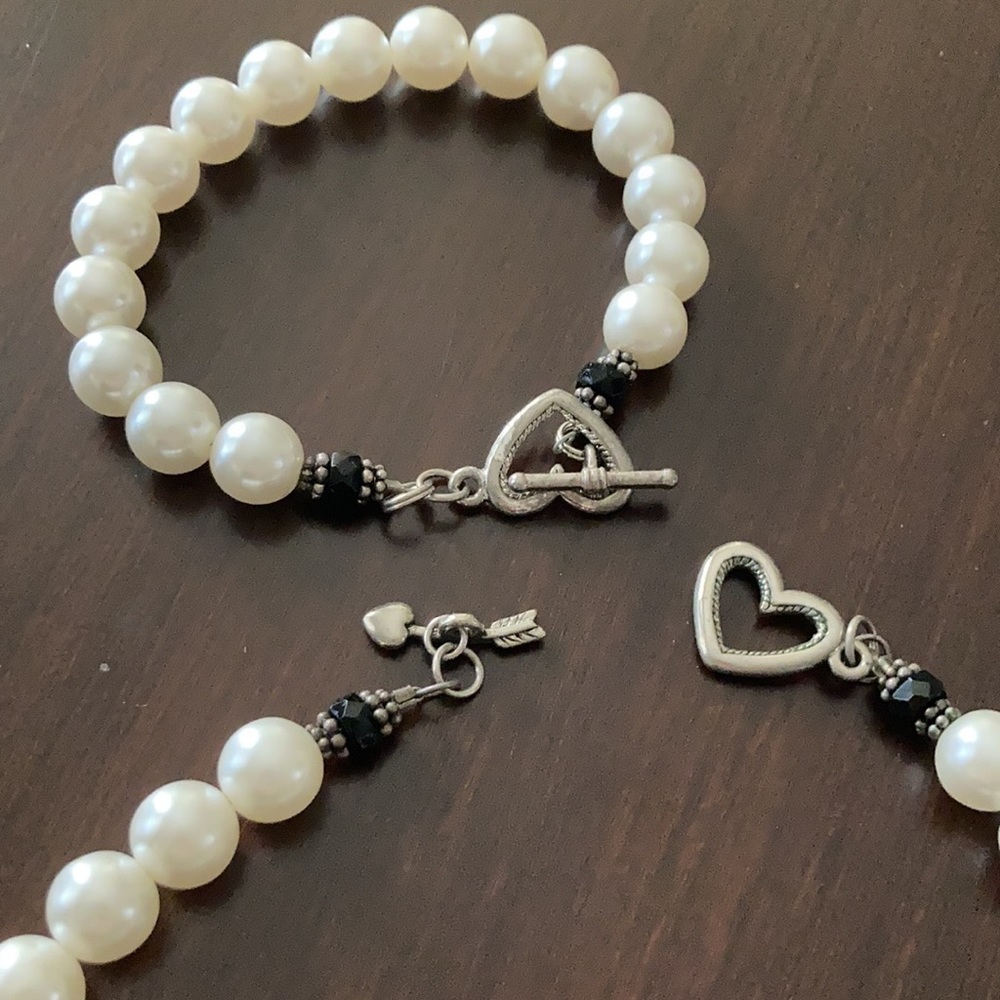 EUC! Beautiful boutique custom pearl & bead necklace & bracelet set. - Picture 1 of 12